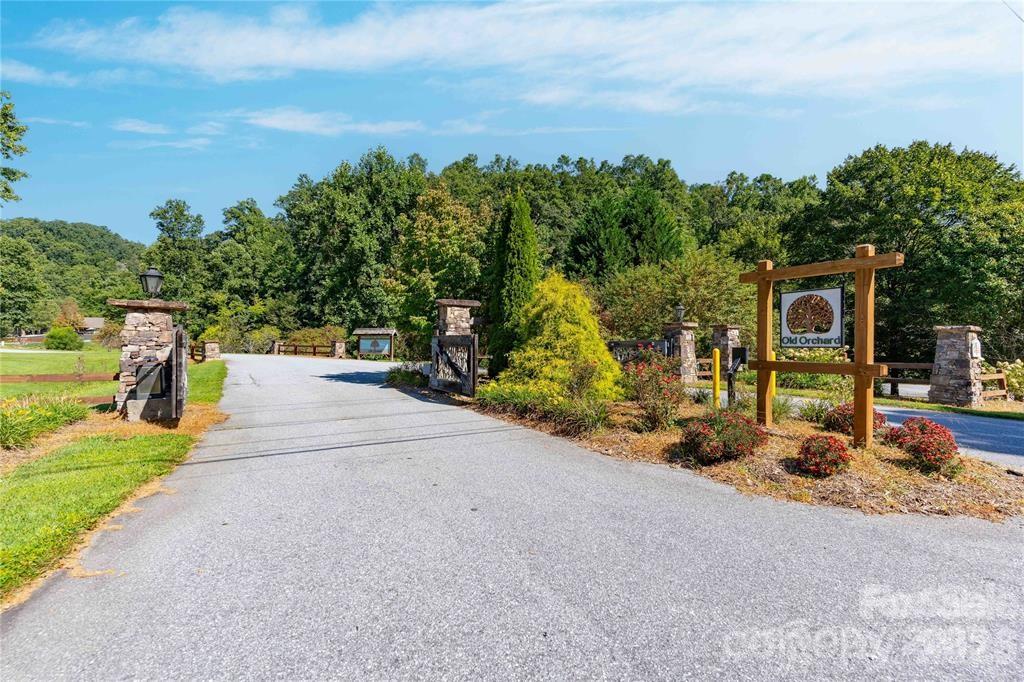 334 Summer Orchard Drive Hendersonville NC 28792