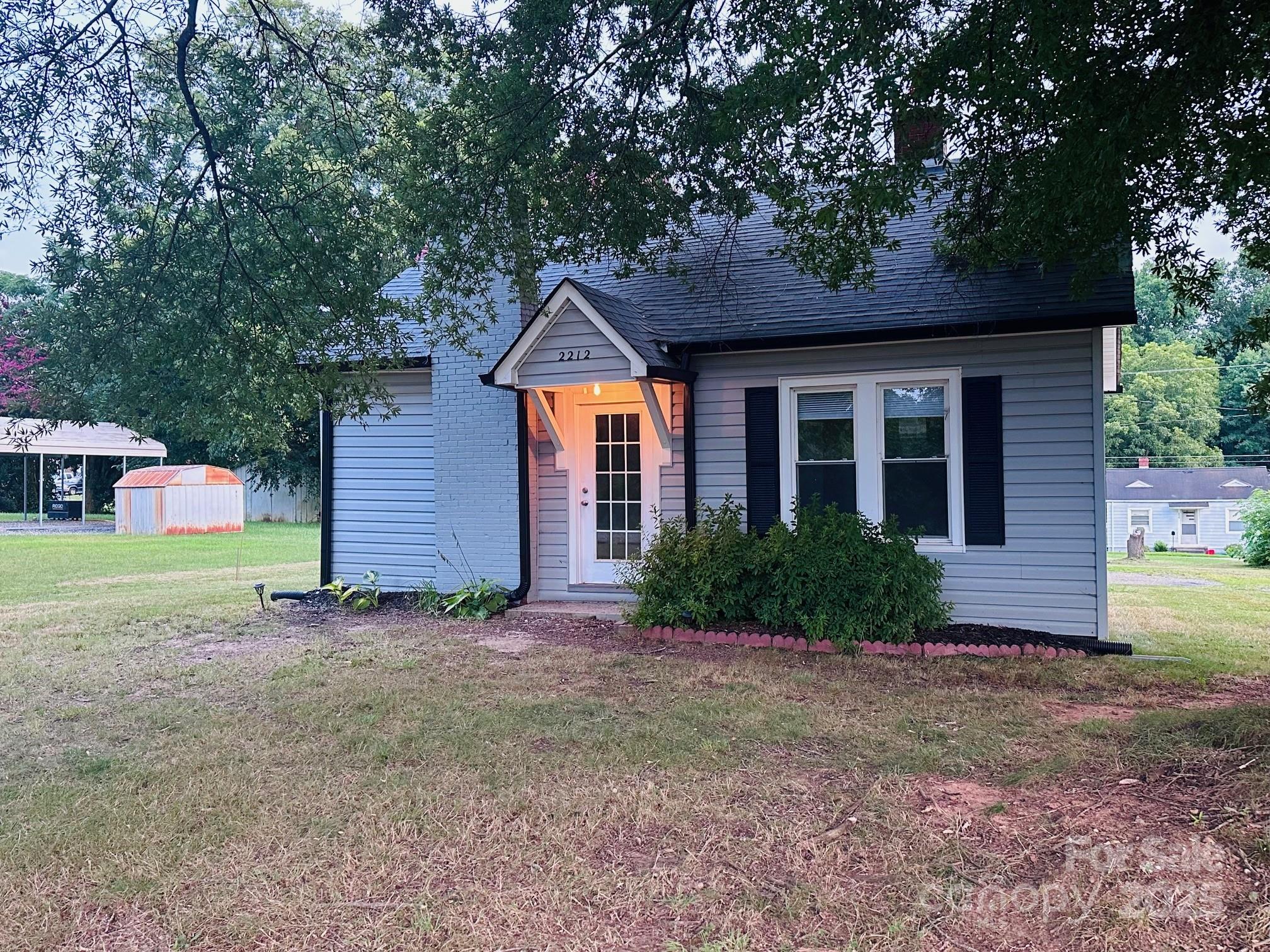 2212 16th Avenue NE Hickory NC 28601