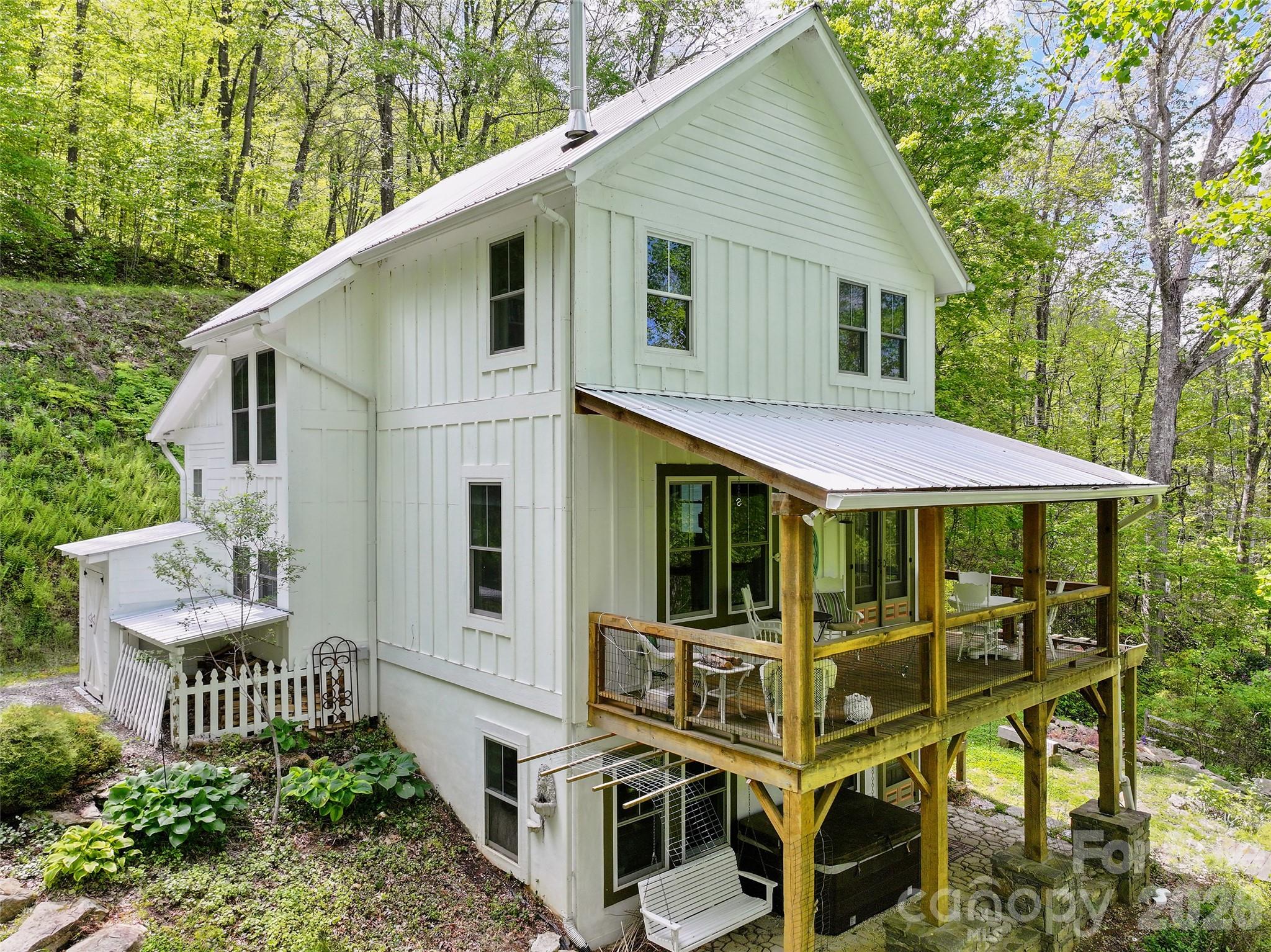580 Split Pine Cove Clyde NC 28721