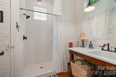 580 Split Pine Cove Clyde NC 28721