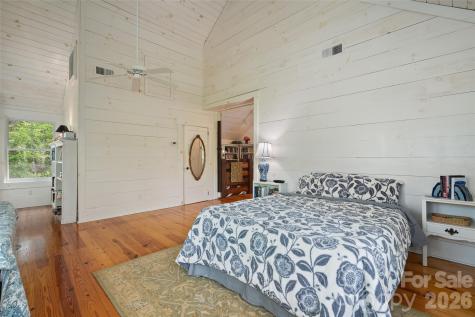 580 Split Pine Cove Clyde NC 28721