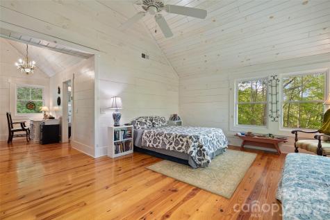 580 Split Pine Cove Clyde NC 28721