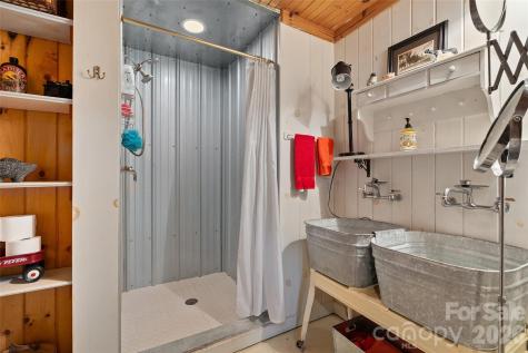 580 Split Pine Cove Clyde NC 28721