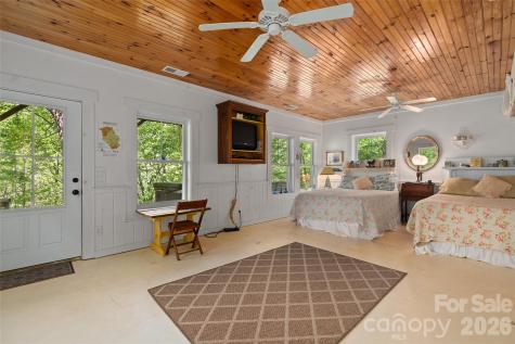 580 Split Pine Cove Clyde NC 28721