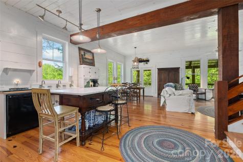 580 Split Pine Cove Clyde NC 28721