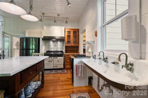 580 Split Pine Cove Clyde NC 28721