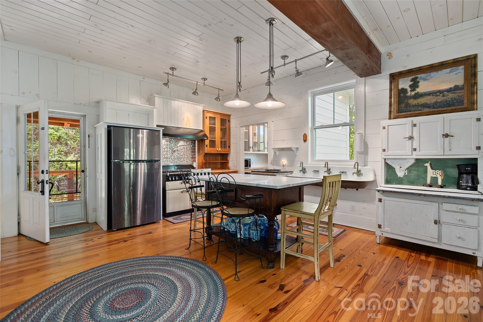 580 Split Pine Cove Clyde NC 28721