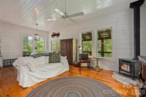 580 Split Pine Cove Clyde NC 28721