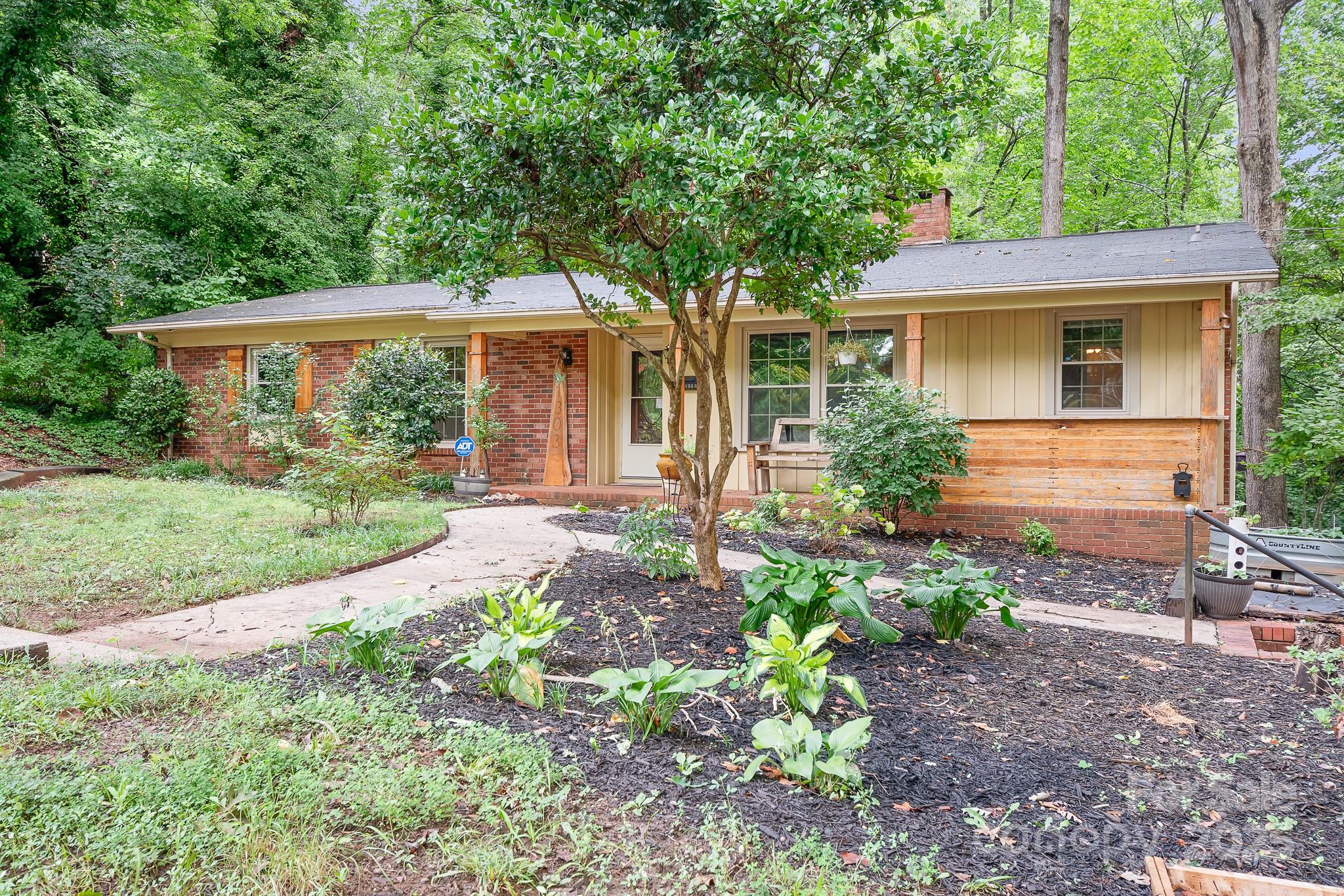 1303 Forest Park Drive Statesville NC 28677