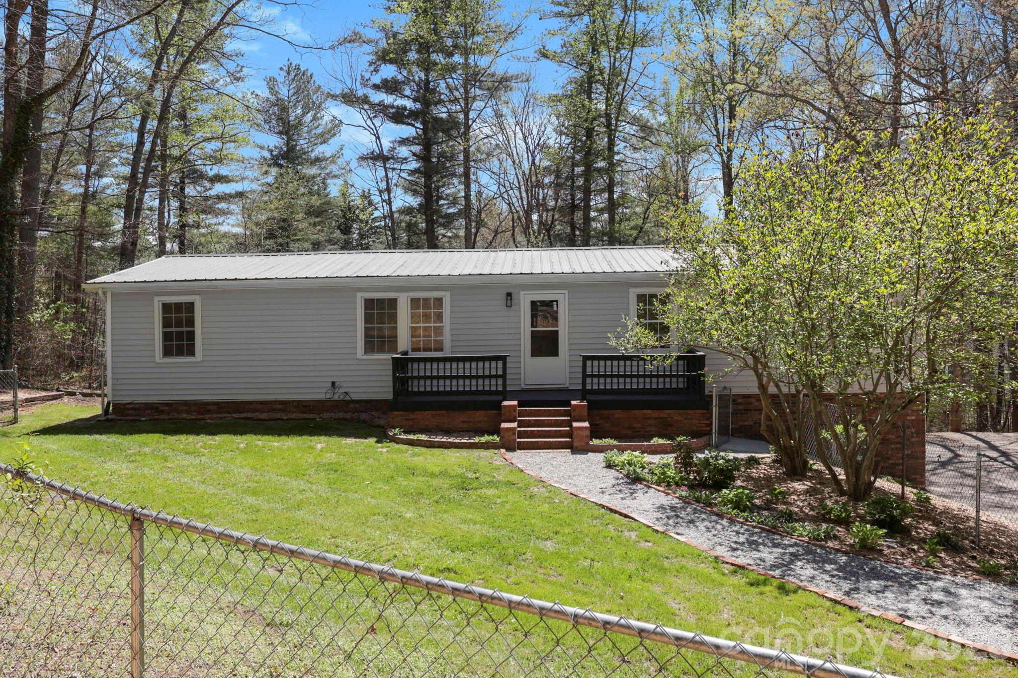 5 Country Road Hendersonville NC 28791