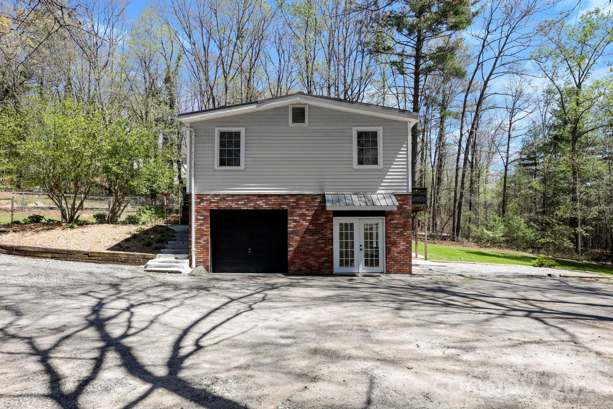 5 Country Road Hendersonville NC 28791