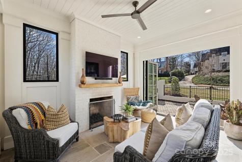 2509 Montrose Court Charlotte NC 28207