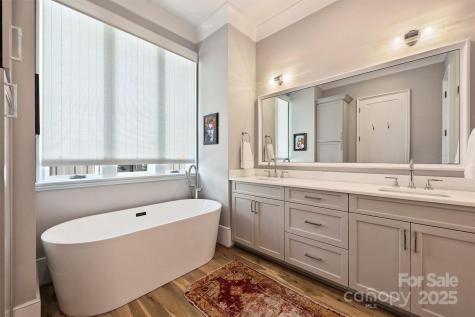 2509 Montrose Court Charlotte NC 28207