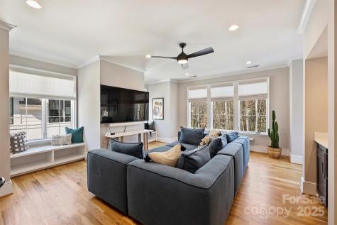 2509 Montrose Court Charlotte NC 28207