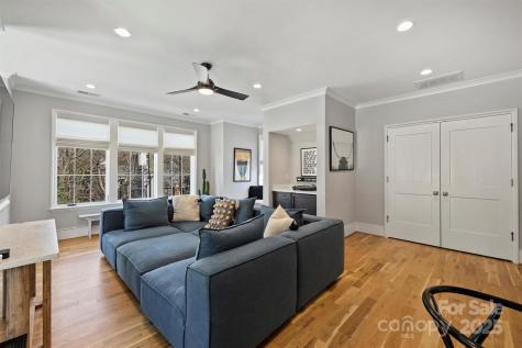 2509 Montrose Court Charlotte NC 28207