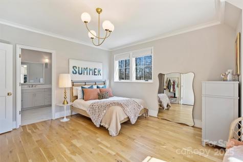 2509 Montrose Court Charlotte NC 28207