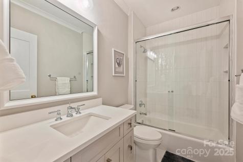 2509 Montrose Court Charlotte NC 28207