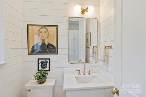 2509 Montrose Court Charlotte NC 28207