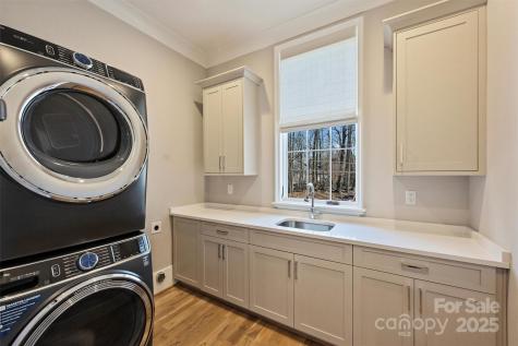 2509 Montrose Court Charlotte NC 28207