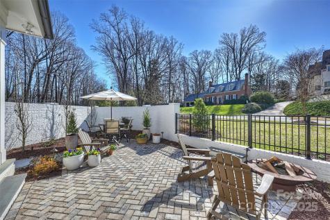 2509 Montrose Court Charlotte NC 28207