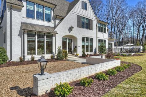2509 Montrose Court Charlotte NC 28207