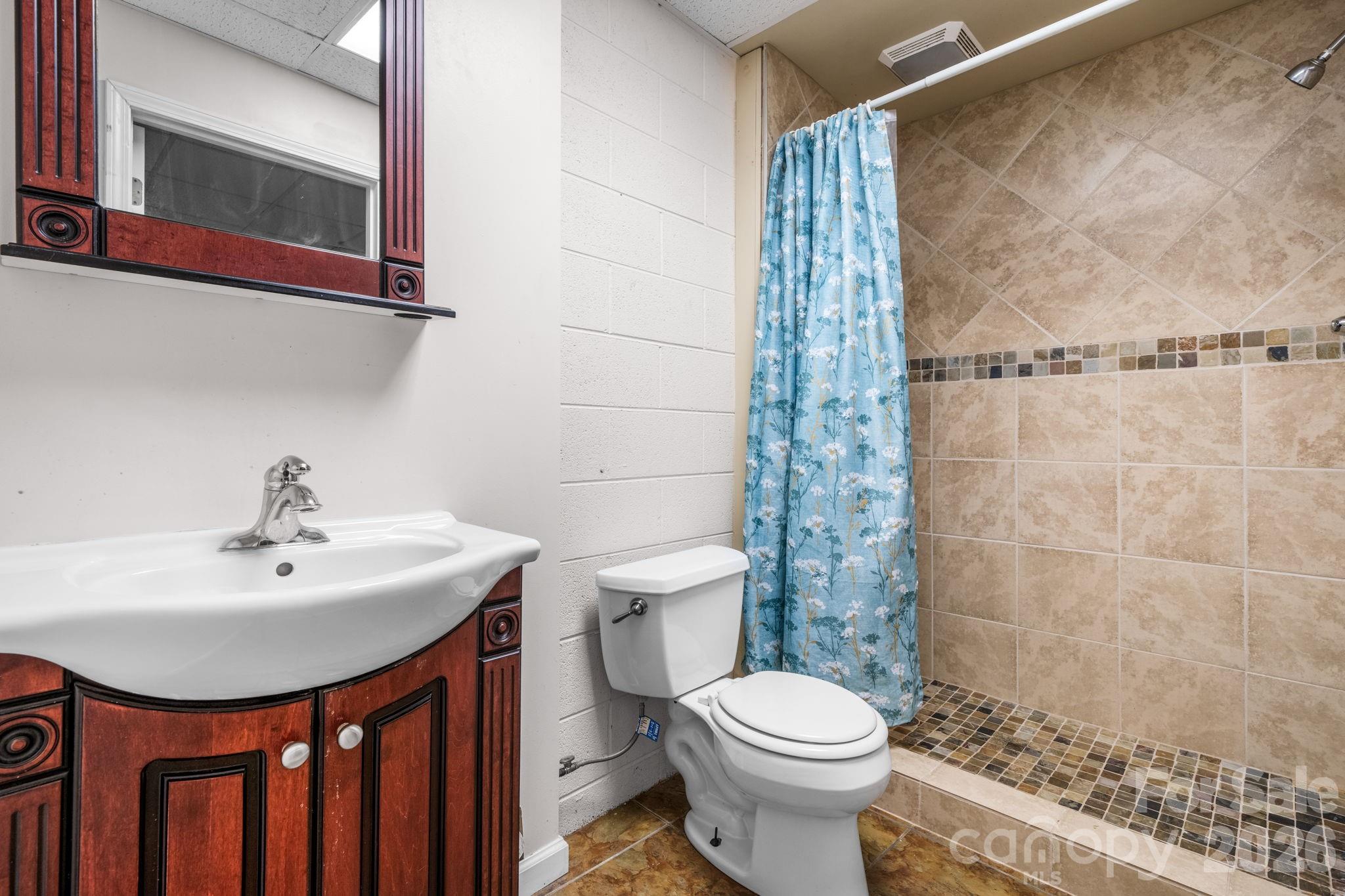 2025 34th Avenue Drive NE Hickory NC 28601