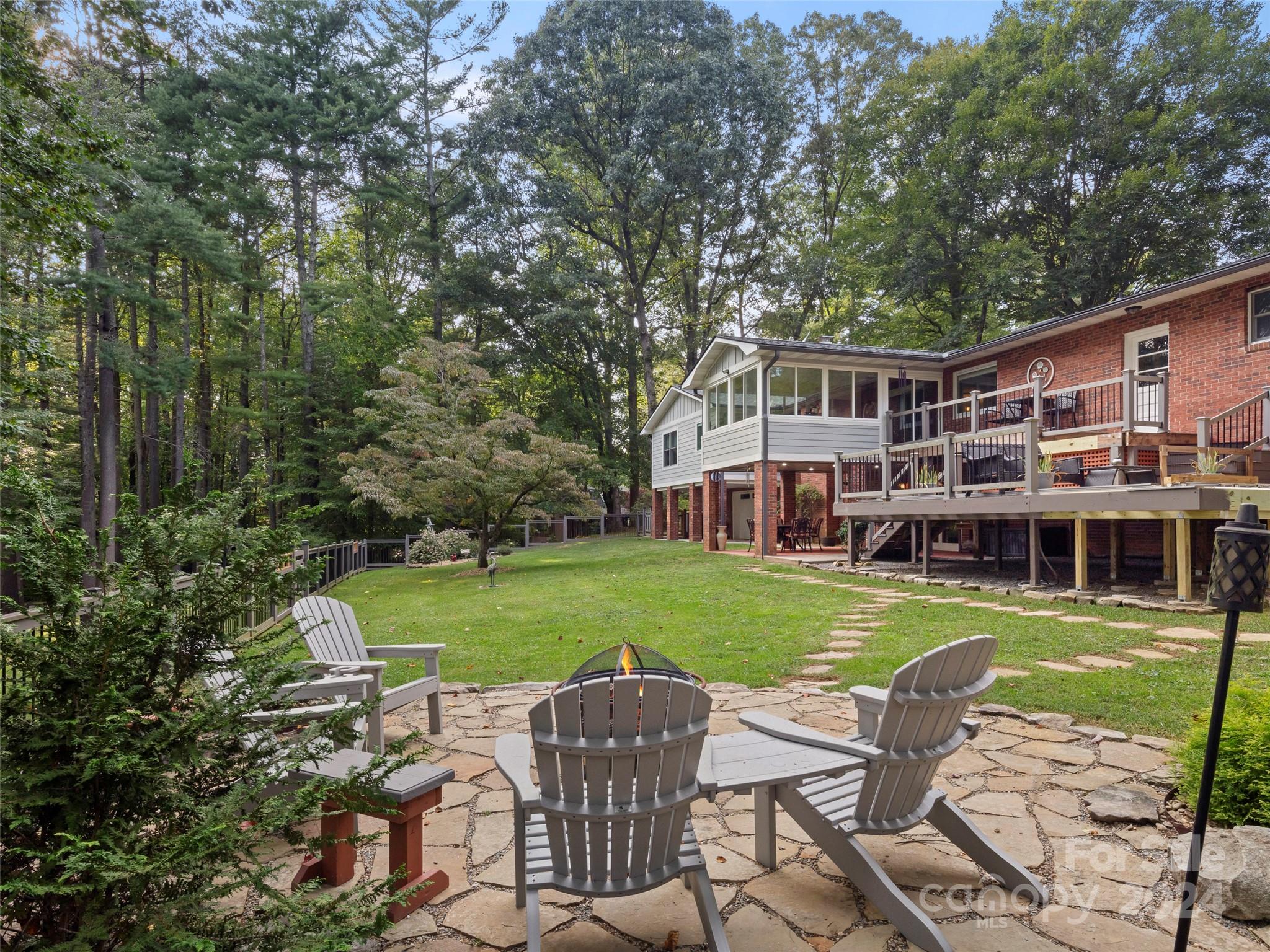 67 W Ashley Place Etowah NC 28729