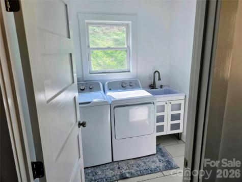 24 Salt Box Haven Burnsville NC 28714