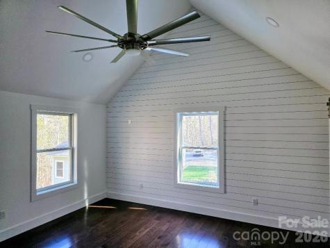24 Salt Box Haven Burnsville NC 28714