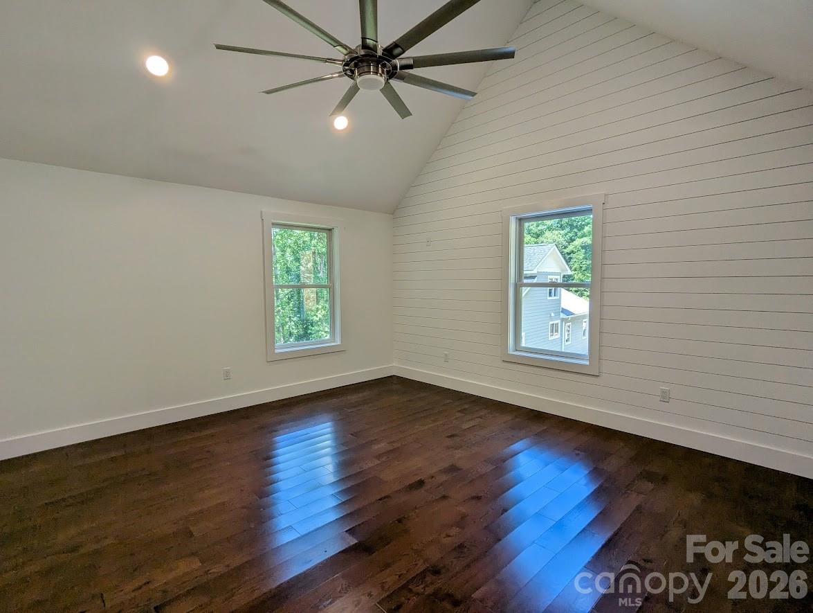 24 Salt Box Haven Burnsville NC 28714