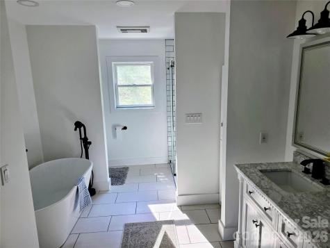 24 Salt Box Haven Burnsville NC 28714