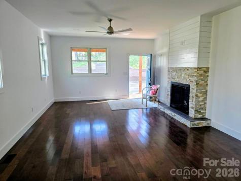 24 Salt Box Haven Burnsville NC 28714