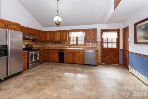 586 Justice Ridge Road Candler NC 28715