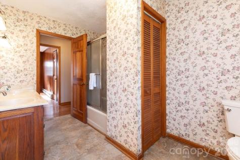586 Justice Ridge Road Candler NC 28715