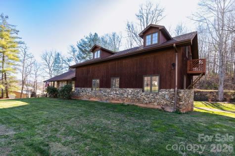 586 Justice Ridge Road Candler NC 28715