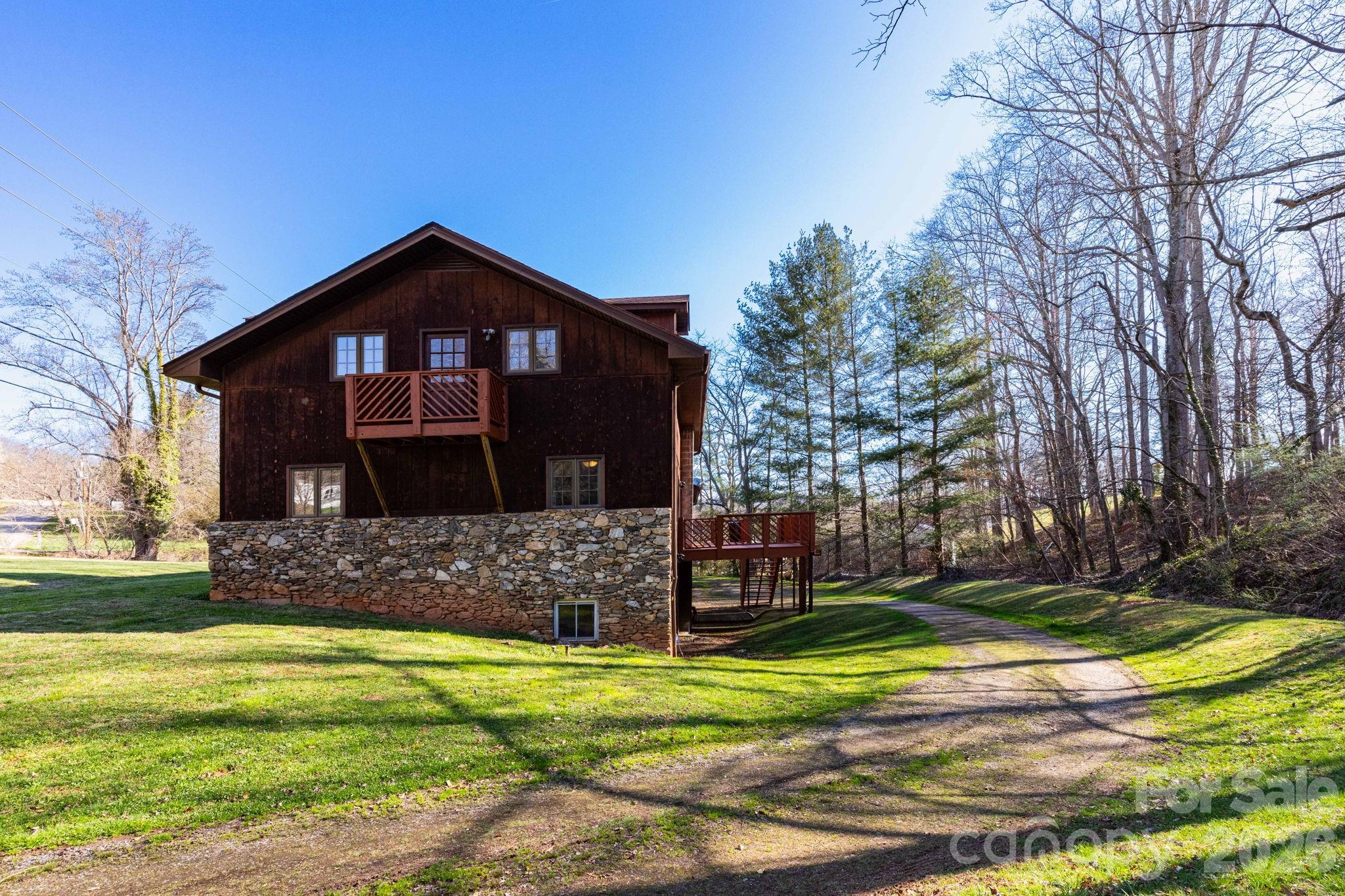 586 Justice Ridge Road Candler NC 28715
