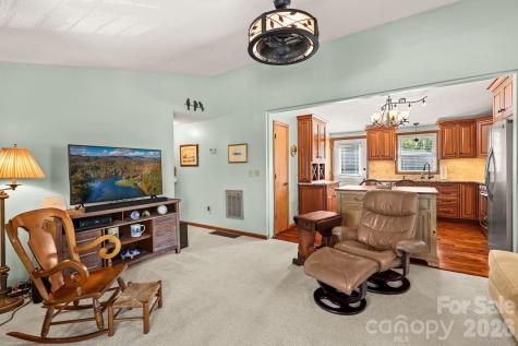 228 Snowshoe Loop Newland NC 28657