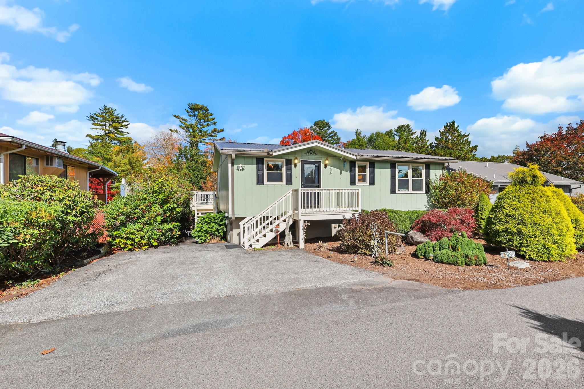 228 Snowshoe Loop Newland NC 28657