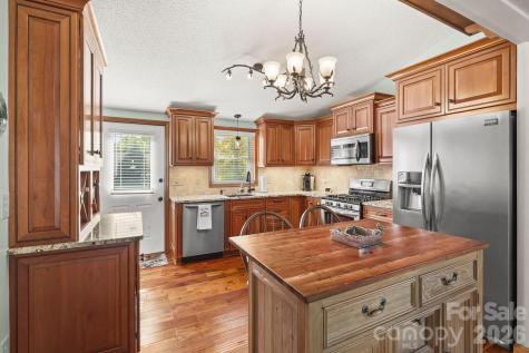 228 Snowshoe Loop Newland NC 28657
