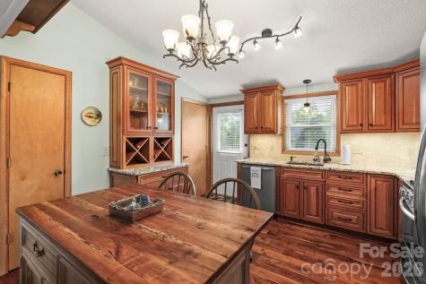 228 Snowshoe Loop Newland NC 28657