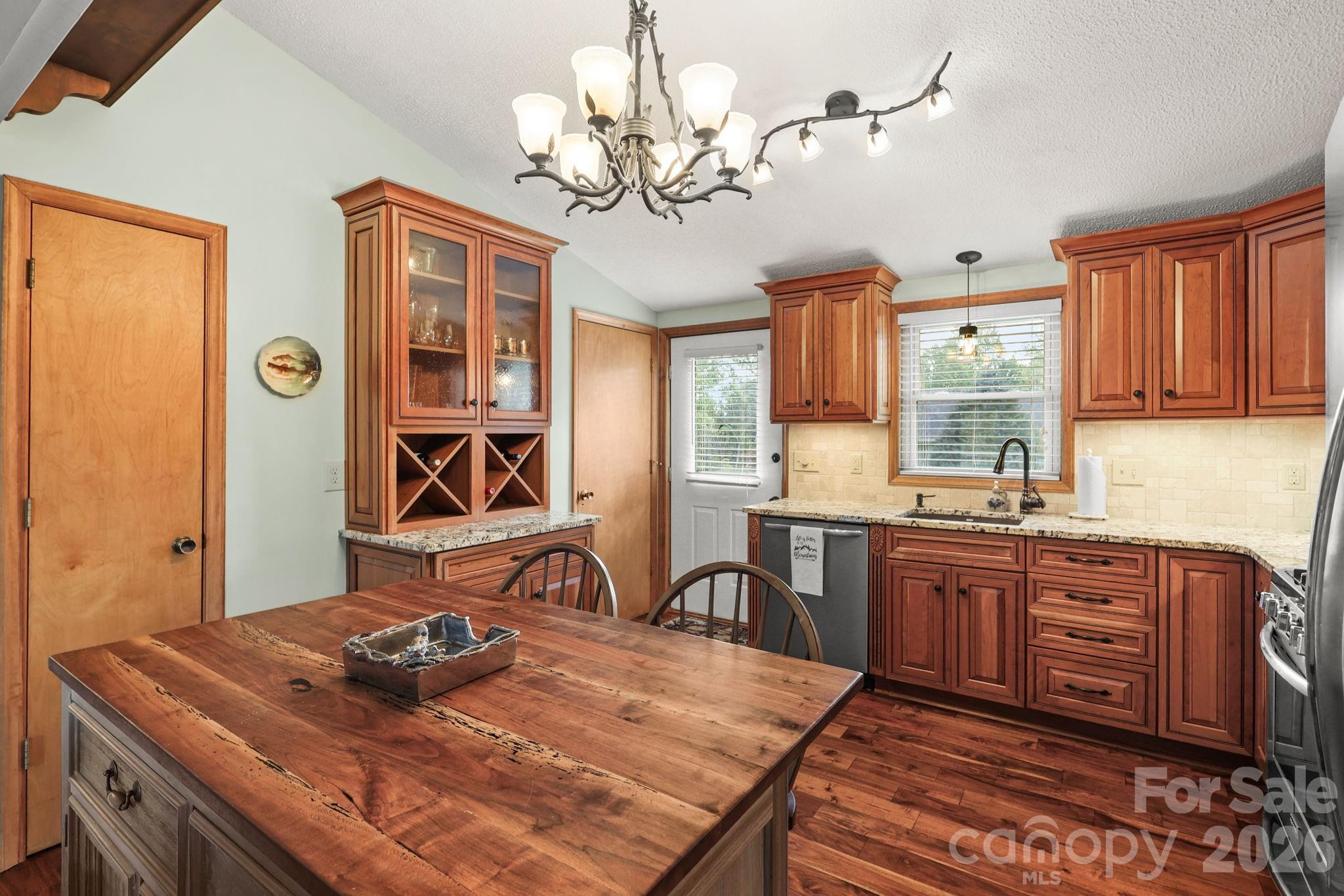 228 Snowshoe Loop Newland NC 28657