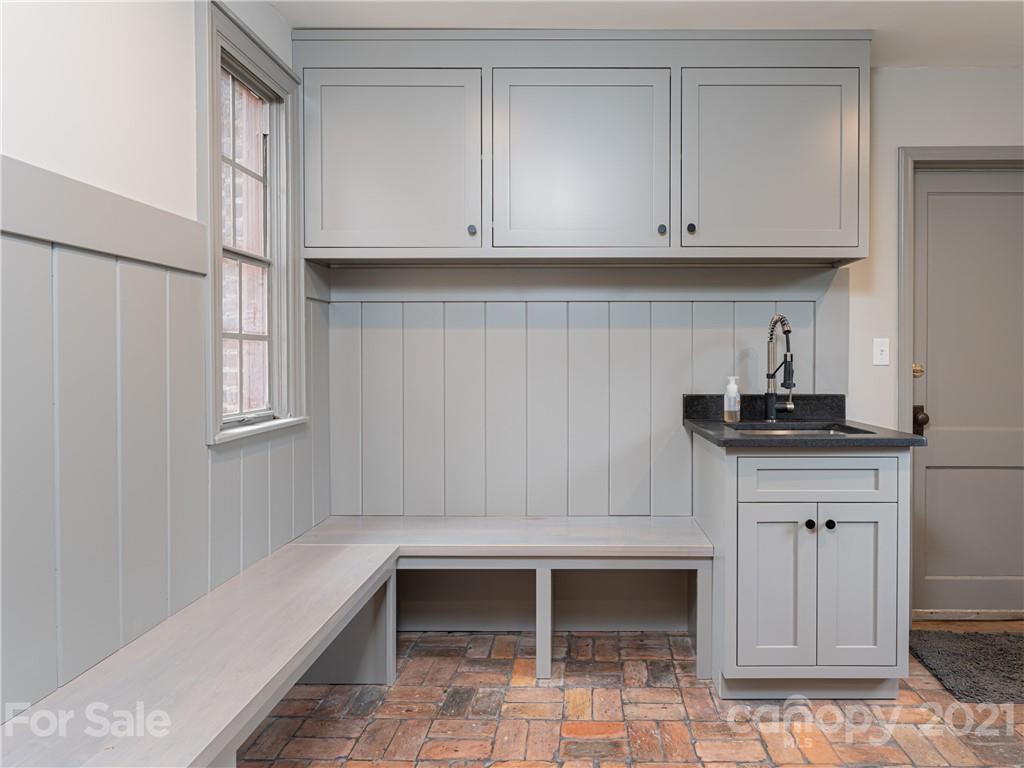 12 Kimberly Avenue Asheville NC 28804