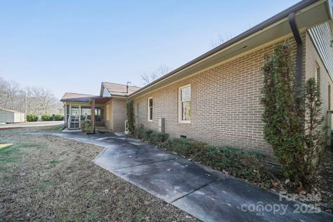 1015 Elizabeth Drive Dallas NC 28034
