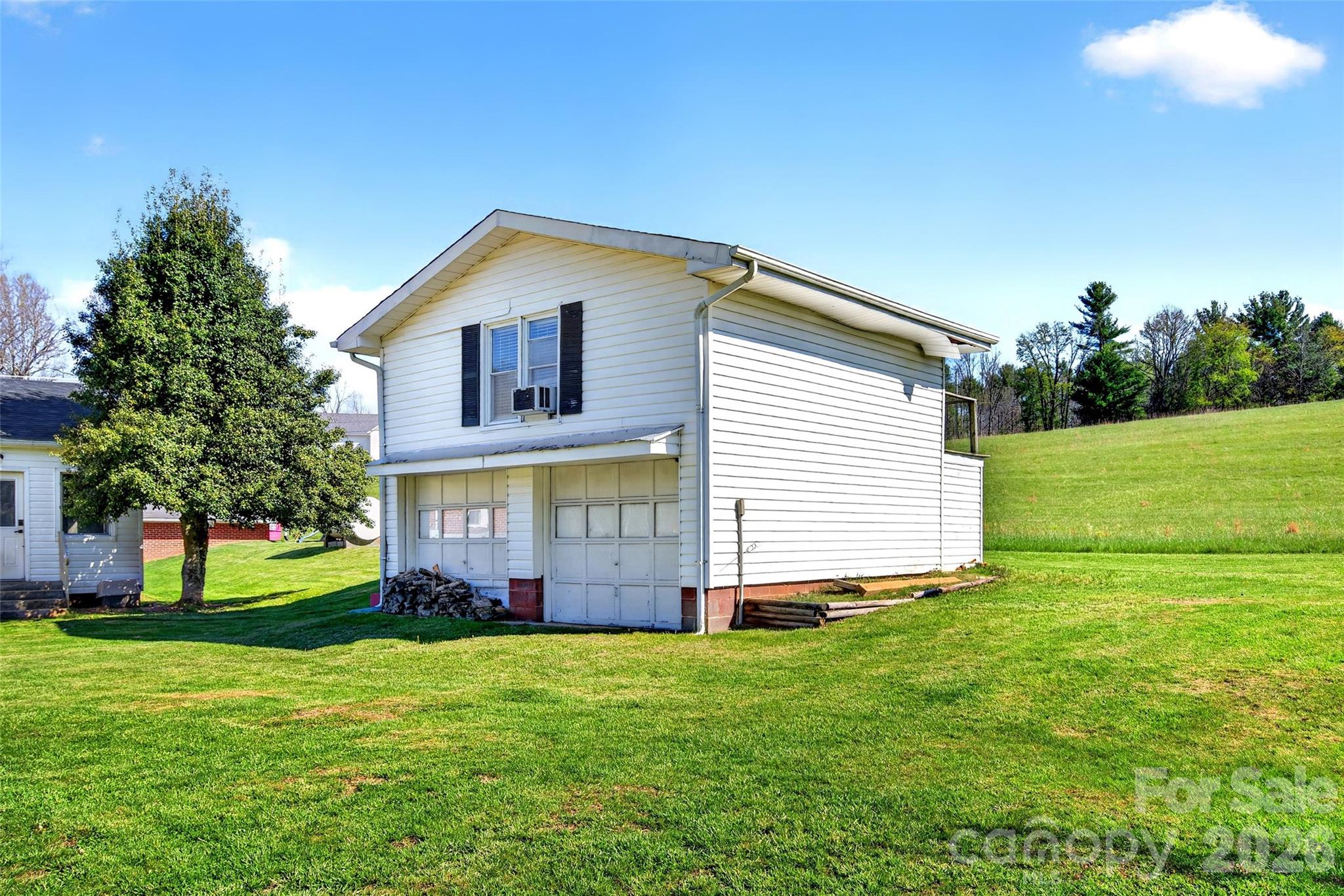 1511 White Oak Road Bakersville NC 28705