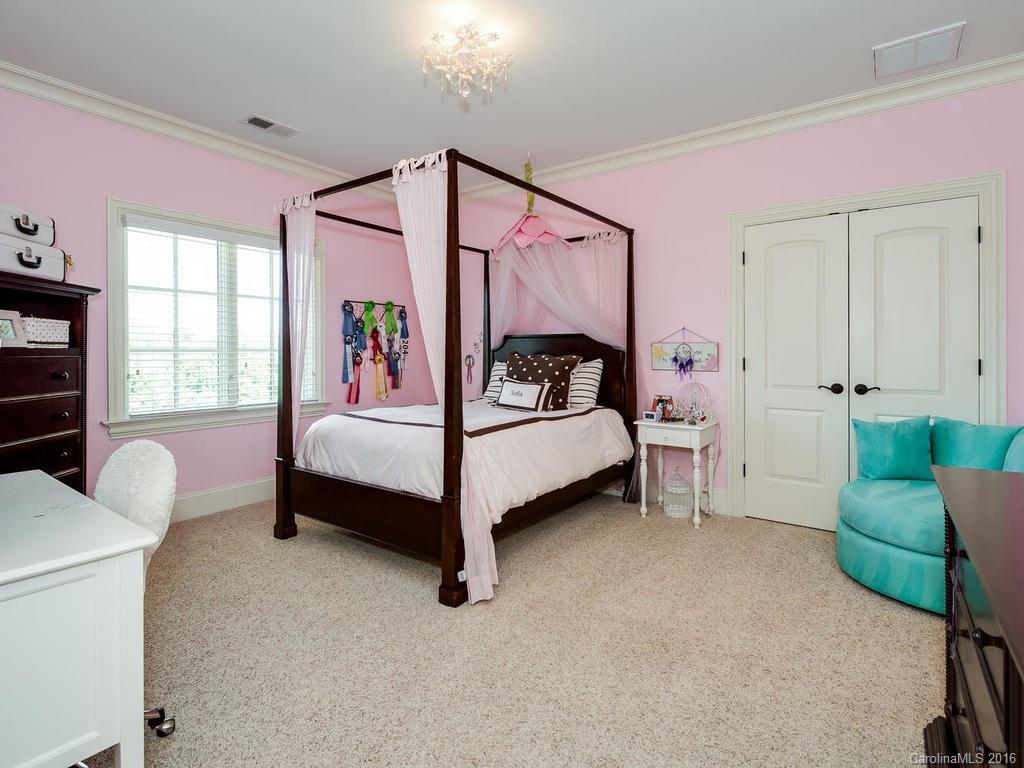 5637 Five Knolls Drive Charlotte NC 28226