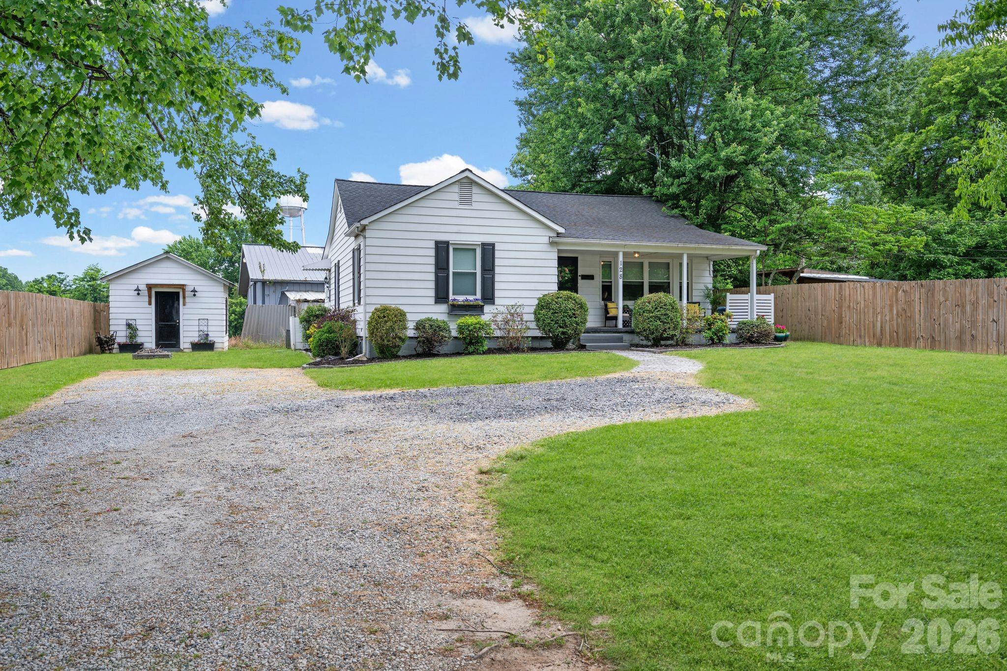 128 Avon Street Mocksville NC 27028