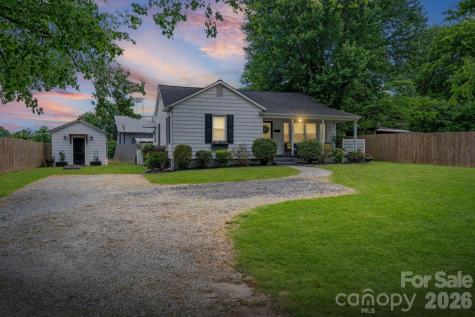 128 Avon Street Mocksville NC 27028