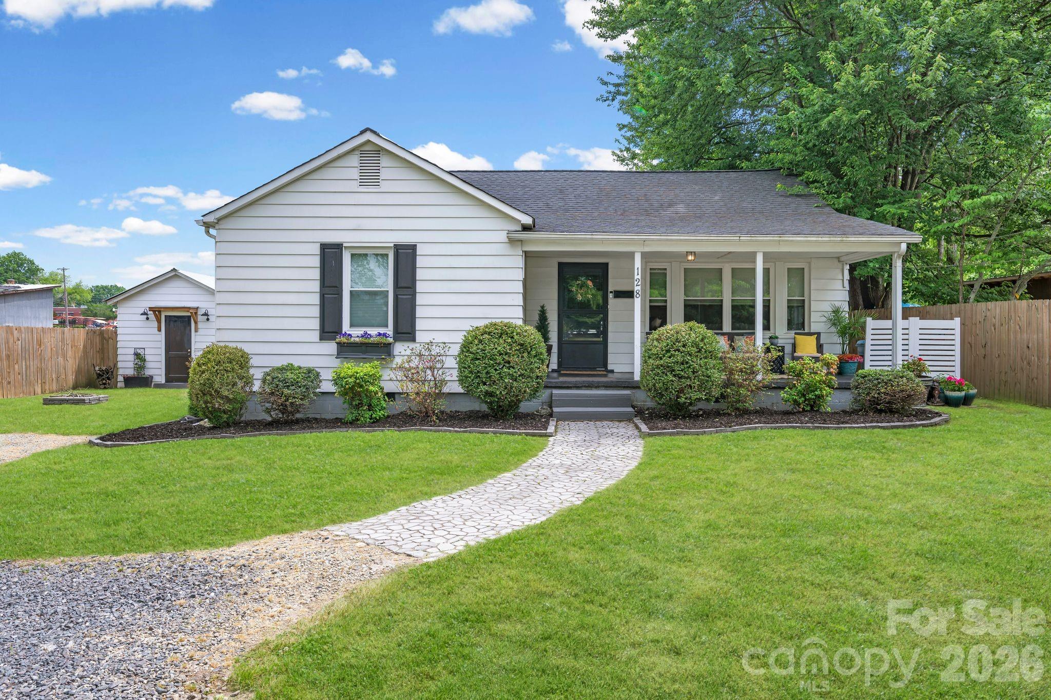 128 Avon Street Mocksville NC 27028
