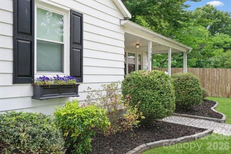 128 Avon Street Mocksville NC 27028