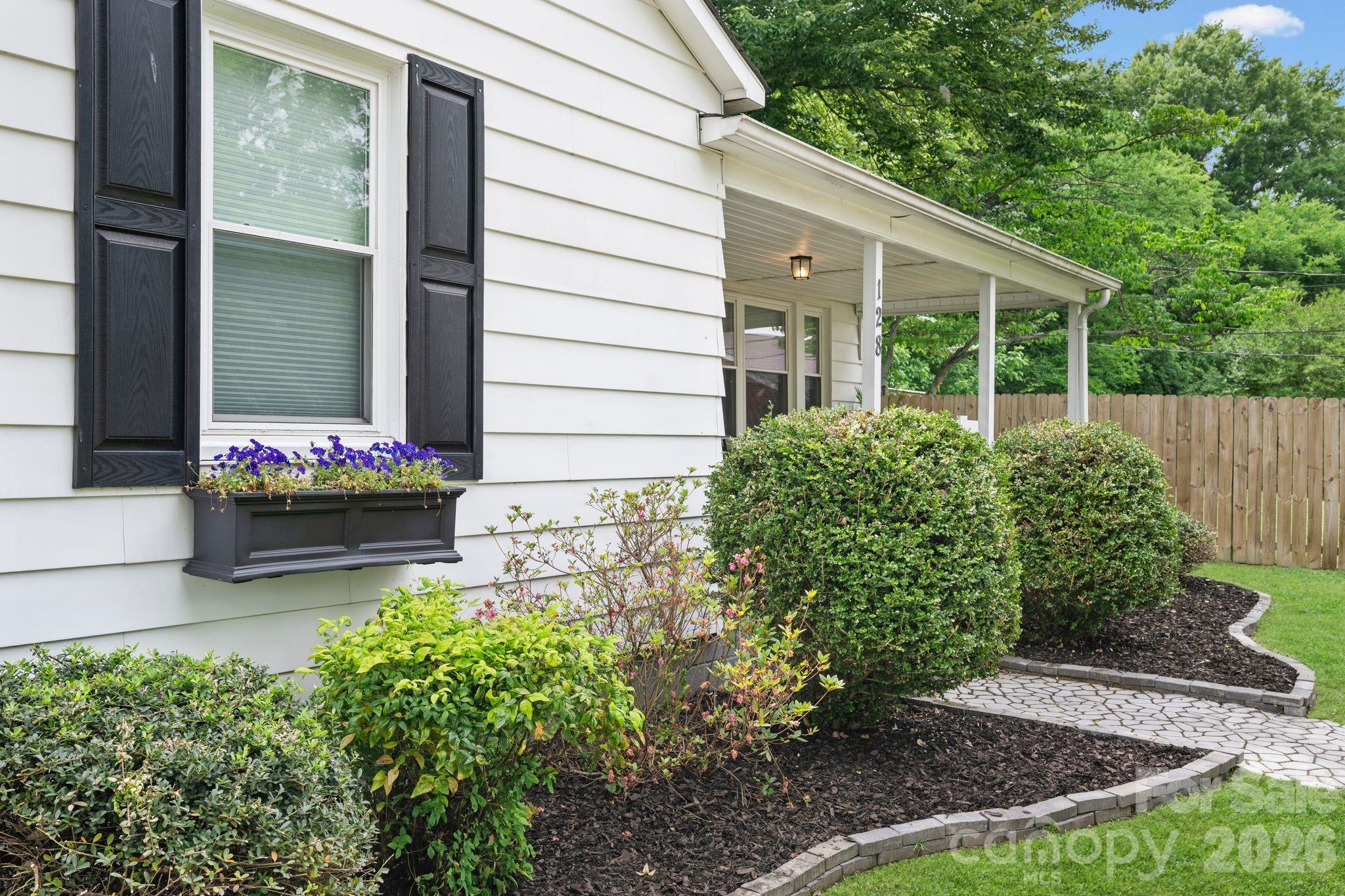 128 Avon Street Mocksville NC 27028